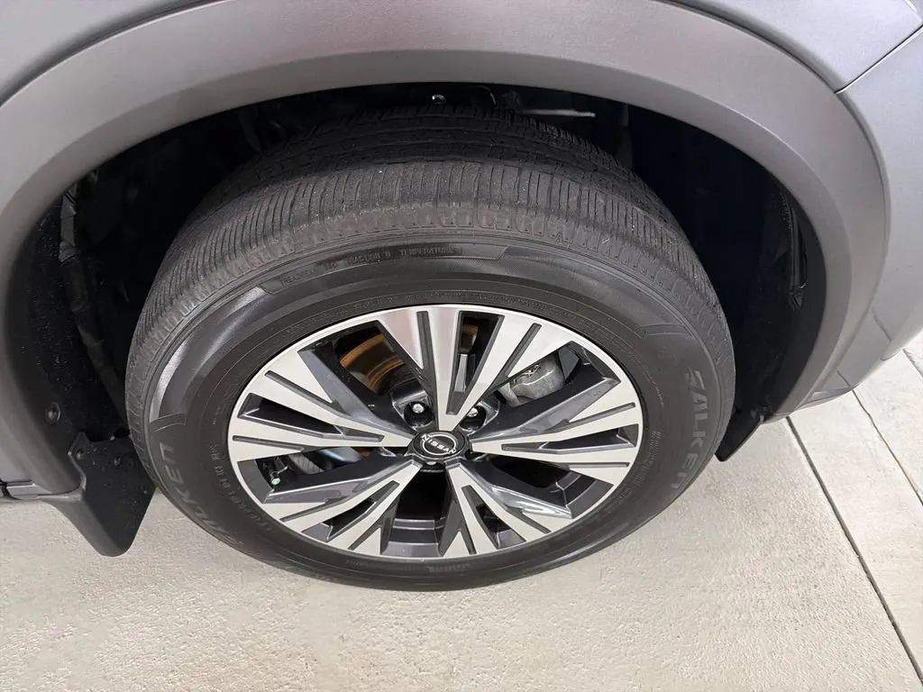 Used 2023 Nissan Rogue SV FWD image 4