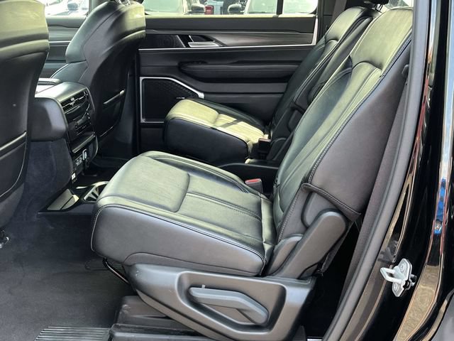 Used 2024 Jeep Wagoneer Series III AWD/4WD image 15