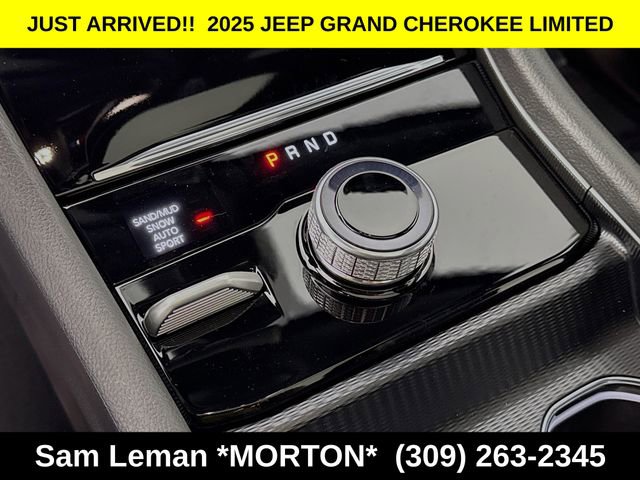New 2025 Jeep Grand Cherokee Limited w/ Black Appearance Package image 17