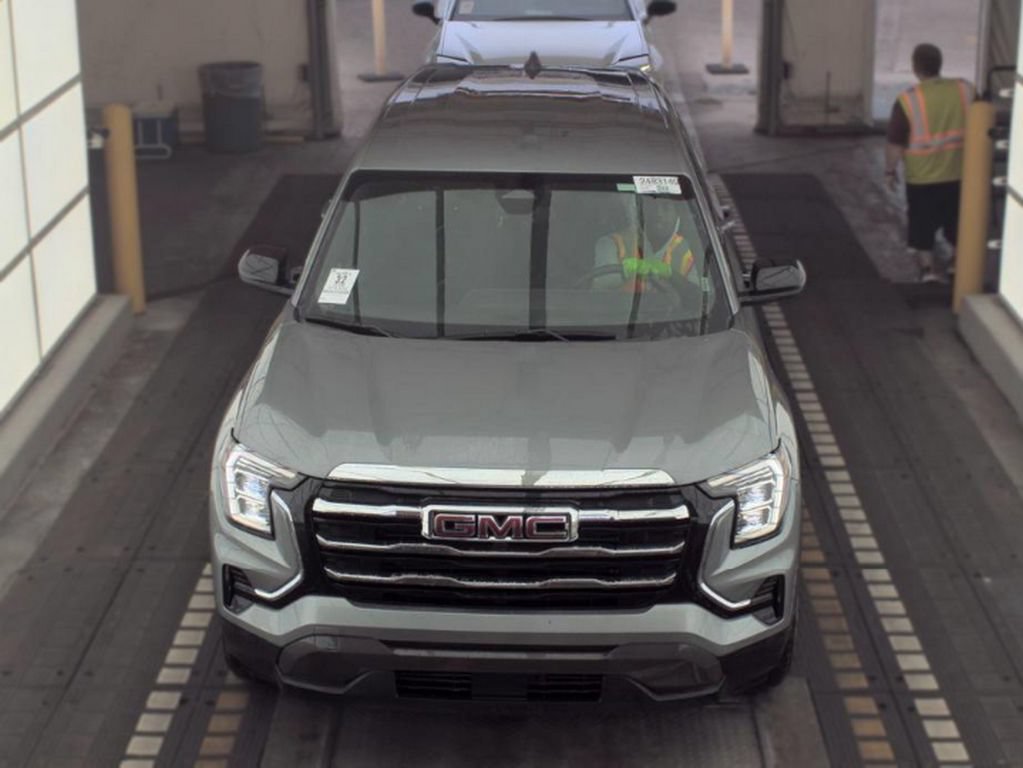 Used 2026 GMC Terrain Elevation FWD image 2