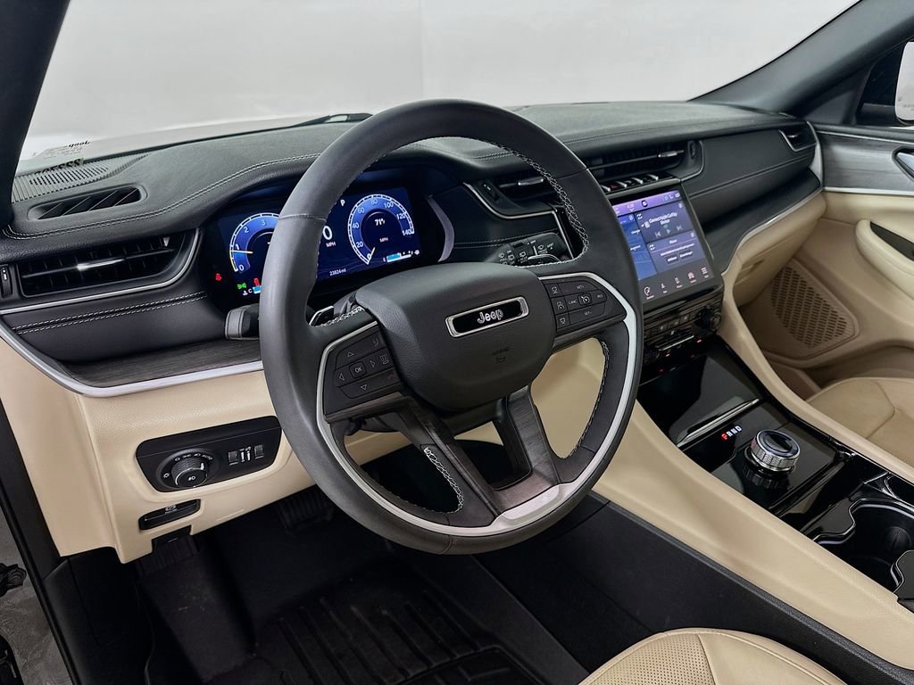 Used 2023 Jeep Grand Cherokee L Limited w/ Luxury Tech Group II image 10