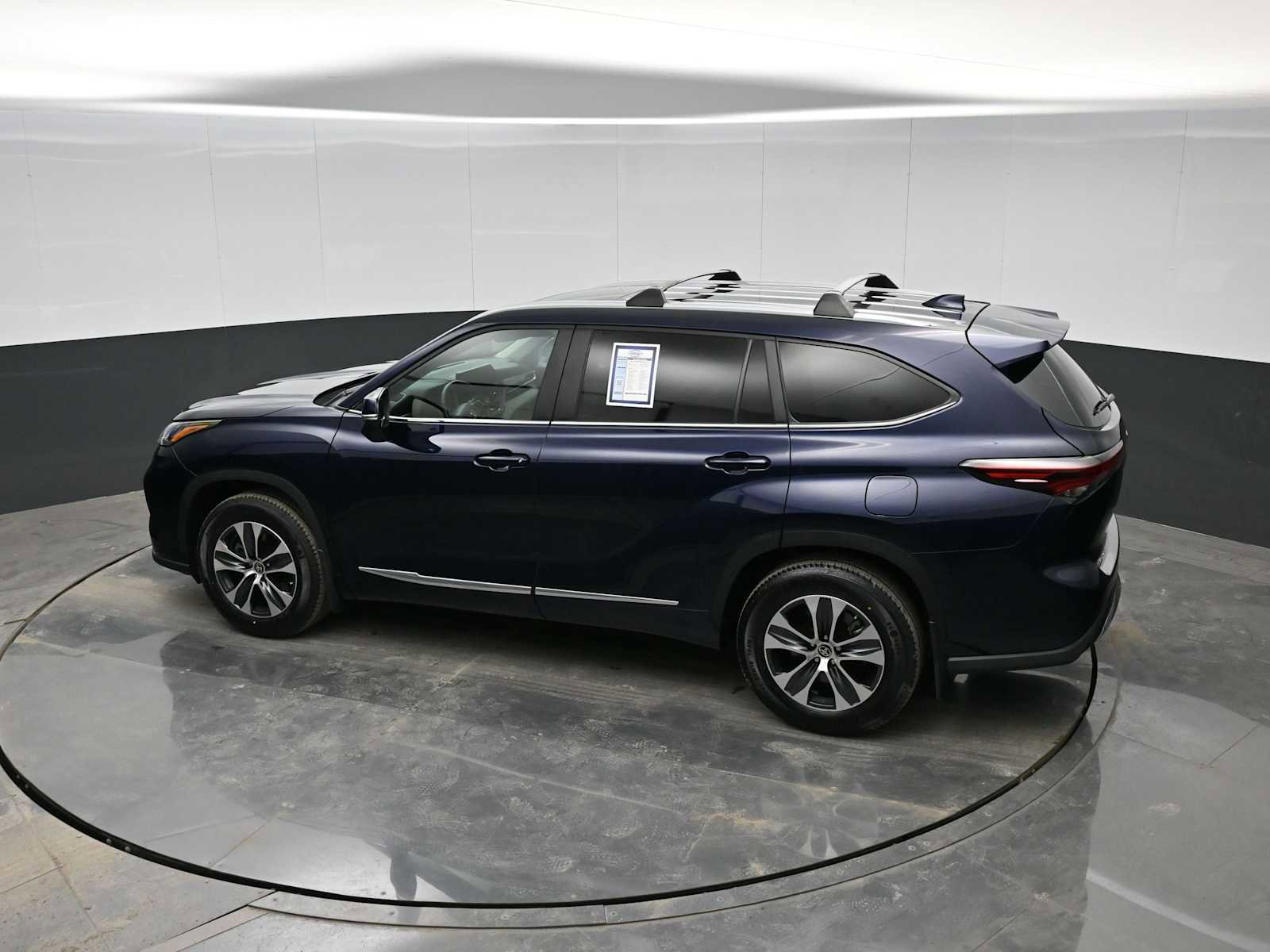 Used 2024 Toyota Highlander XLE image 25