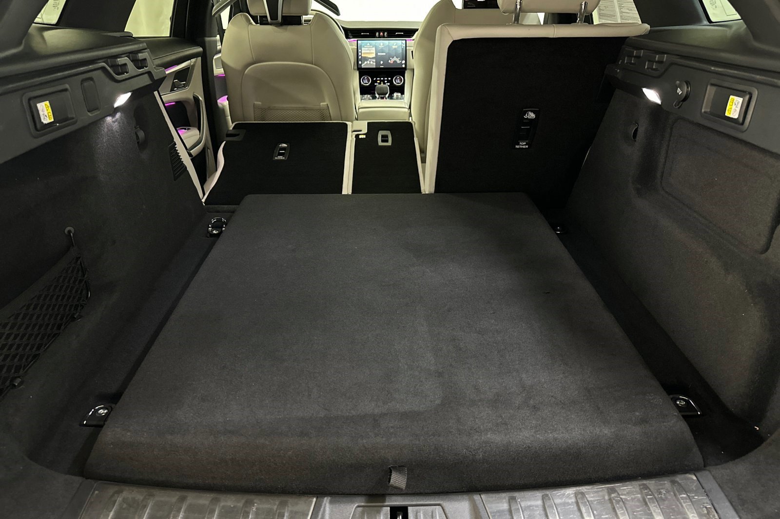 Used 2024 Jaguar F-PACE R-Dynamic S image 34