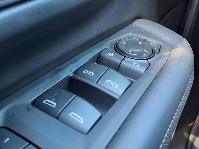 Used 2024 GMC Yukon SLT w/ SLT Premium Package image 17