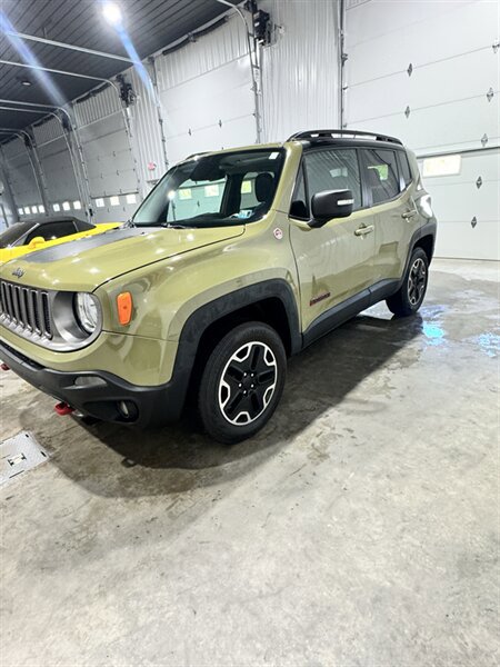 Used 2015 Jeep Renegade Trailhawk w/ Premium Leather Group AWD/4WD image 4