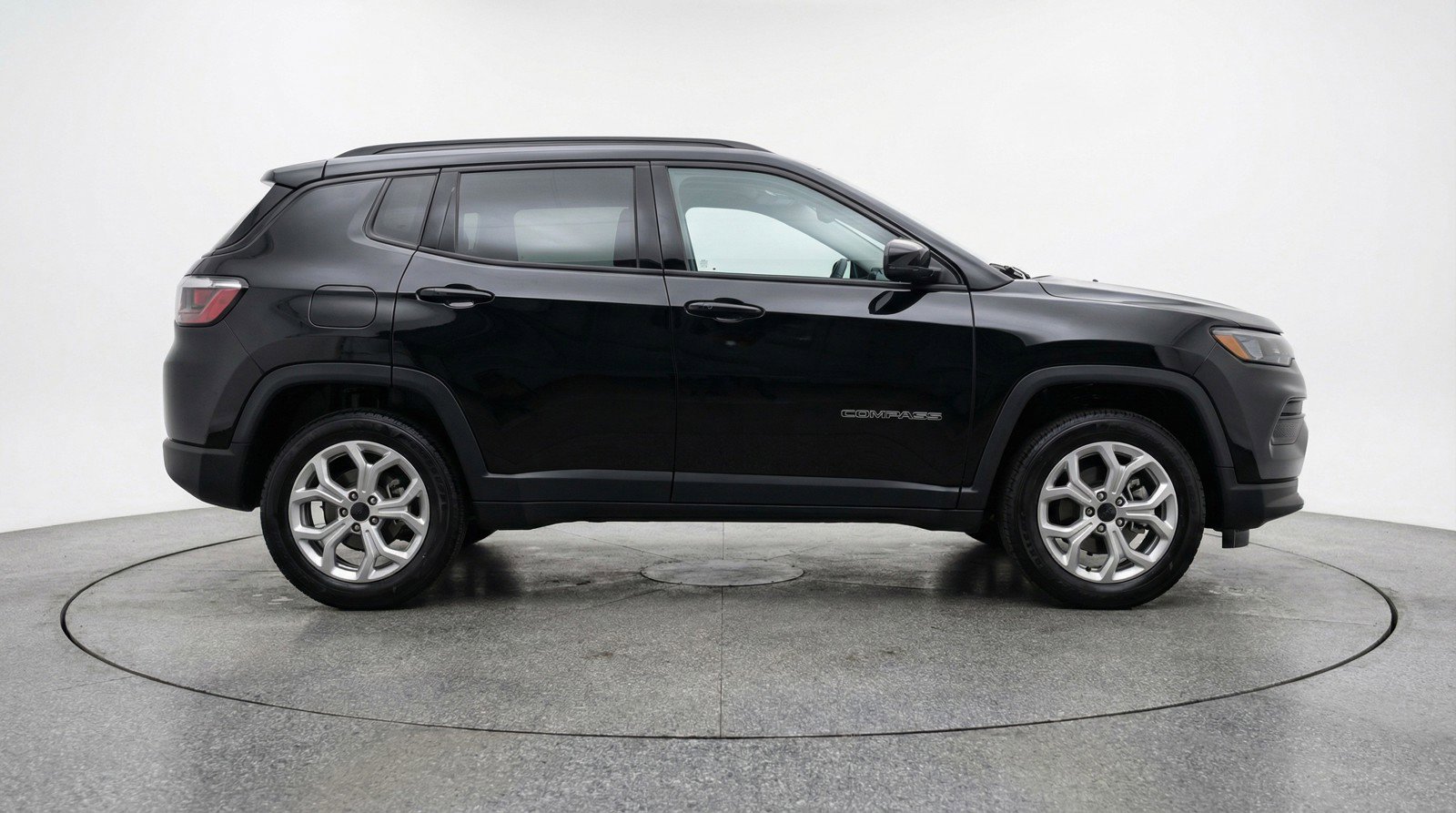Used 2025 Jeep Compass Latitude AWD/4WD image 11