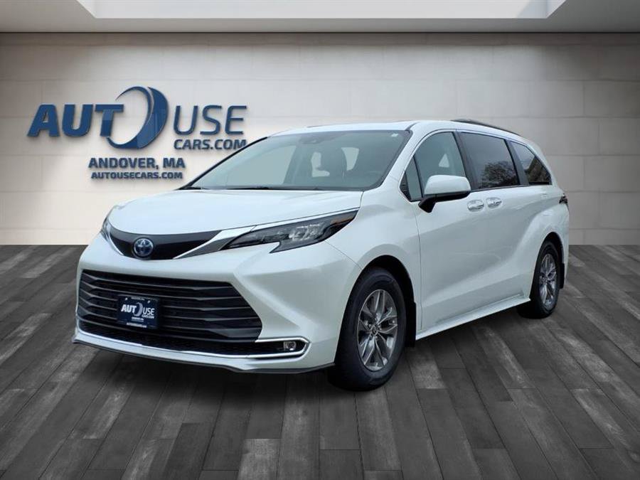 Used 2024 Toyota Sienna XLE w/ XLE Plus Package AWD/4WD image 1