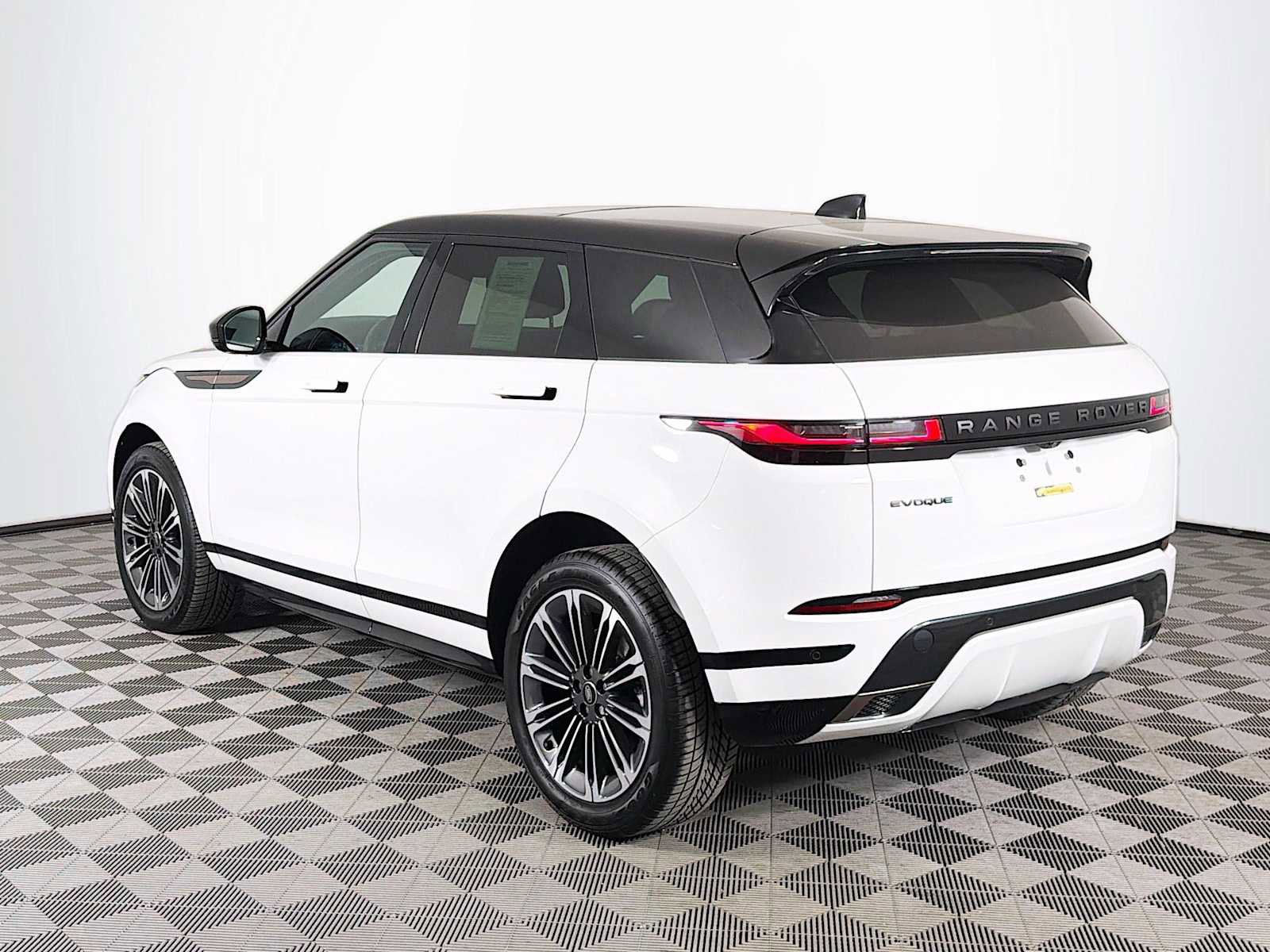 Used 2025 Land Rover Range Rover Evoque Dynamic SE AWD/4WD image 7