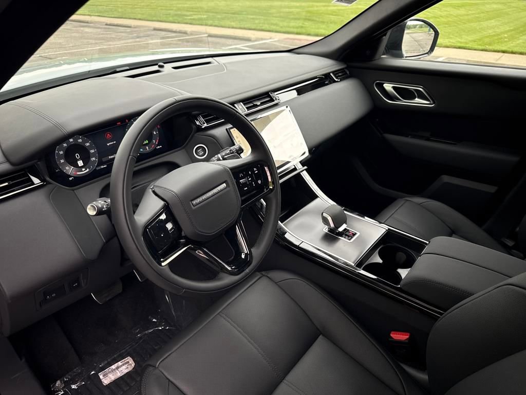 New 2026 Land Rover Range Rover Velar Dynamic SE image 12