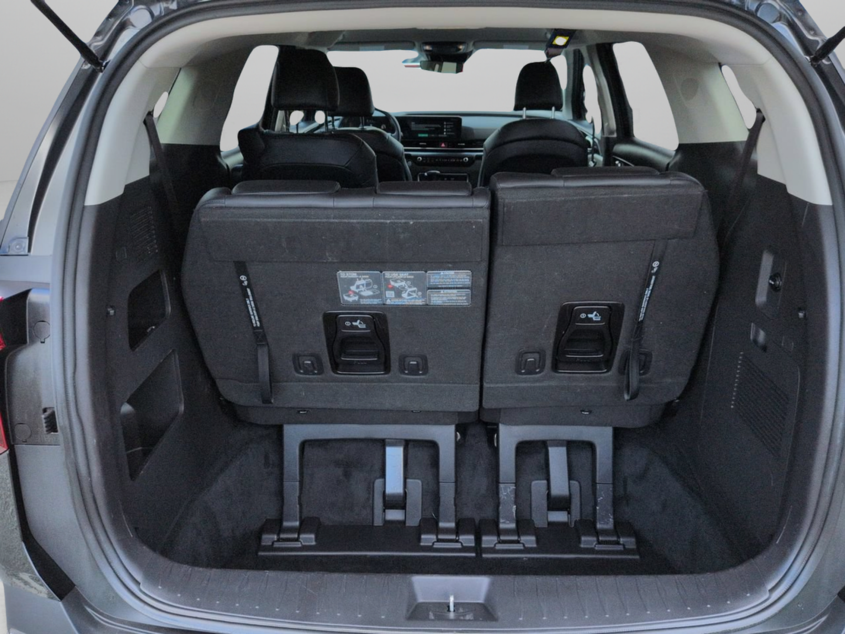 Used 2025 Kia Carnival FWD image 17