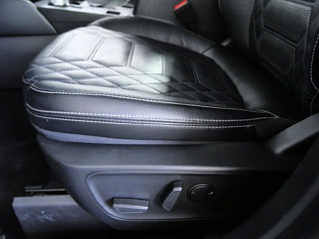 Certified 2023 Ford Escape Platinum w/ Premium Technology Package AWD/4WD image 16