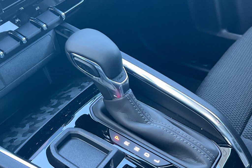 New 2025 GMC Canyon Elevation w/ Convenience Package image 18