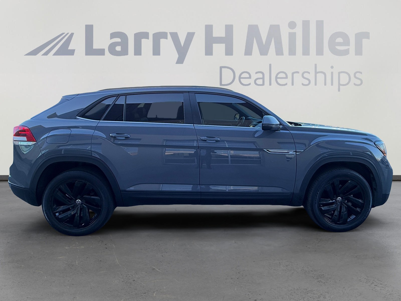 Used 2022 Volkswagen Atlas Cross Sport SE image 6