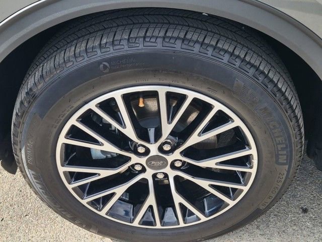 Used 2024 Ford Escape SE w/ PHEV Premium Package image 9