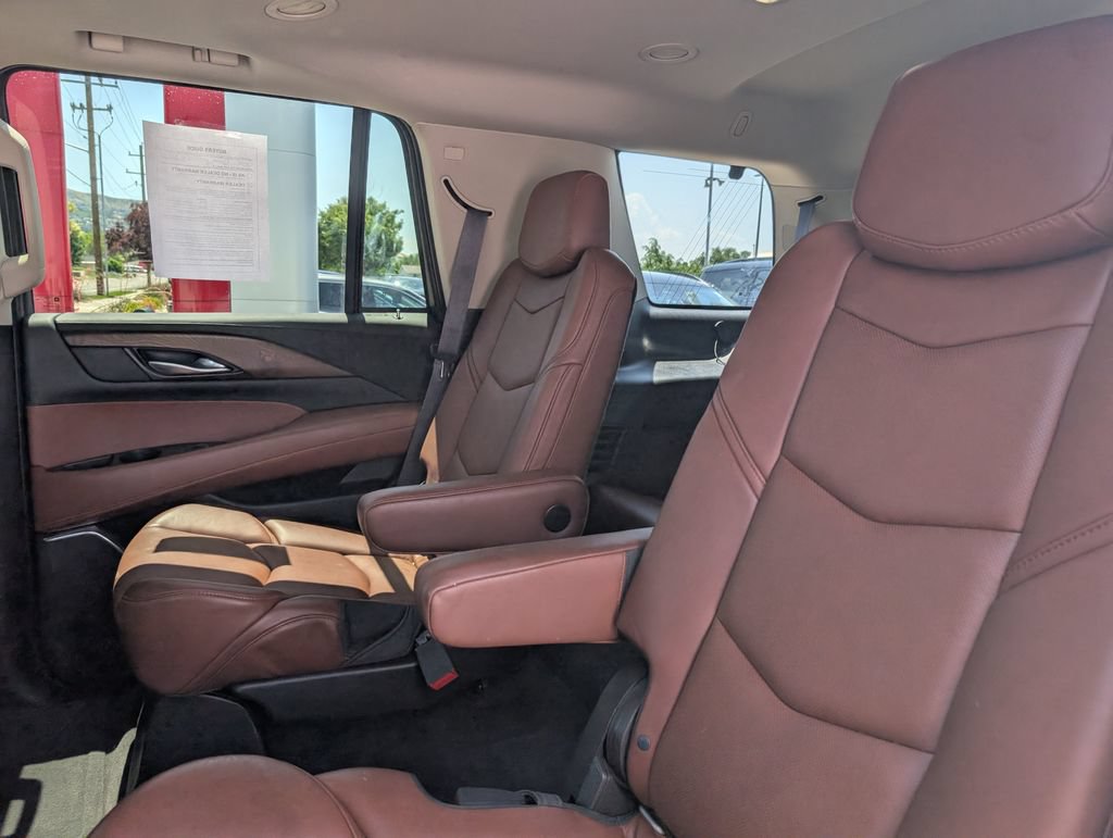 Used 2015 Cadillac Escalade Luxury AWD/4WD image 9