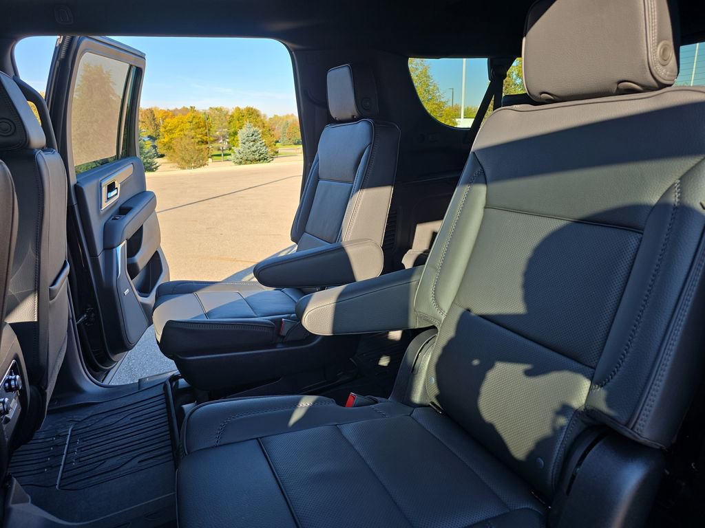 New 2026 GMC Yukon XL Denali w/ LPO, Floor Liner Package AWD/4WD image 15