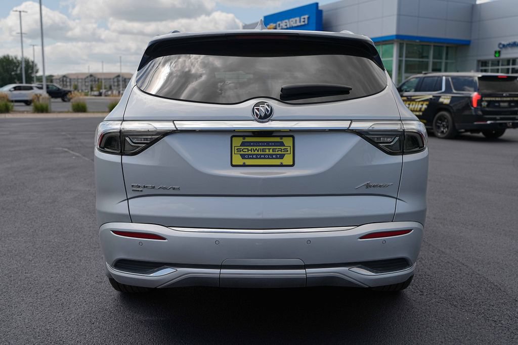 Used 2022 Buick Enclave Avenir w/ Avenir Technology Package AWD/4WD image 7
