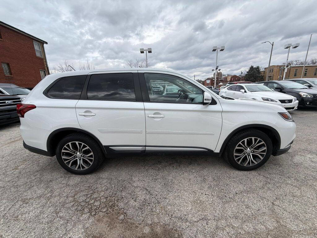 Used 2016 Mitsubishi Outlander SE image 7