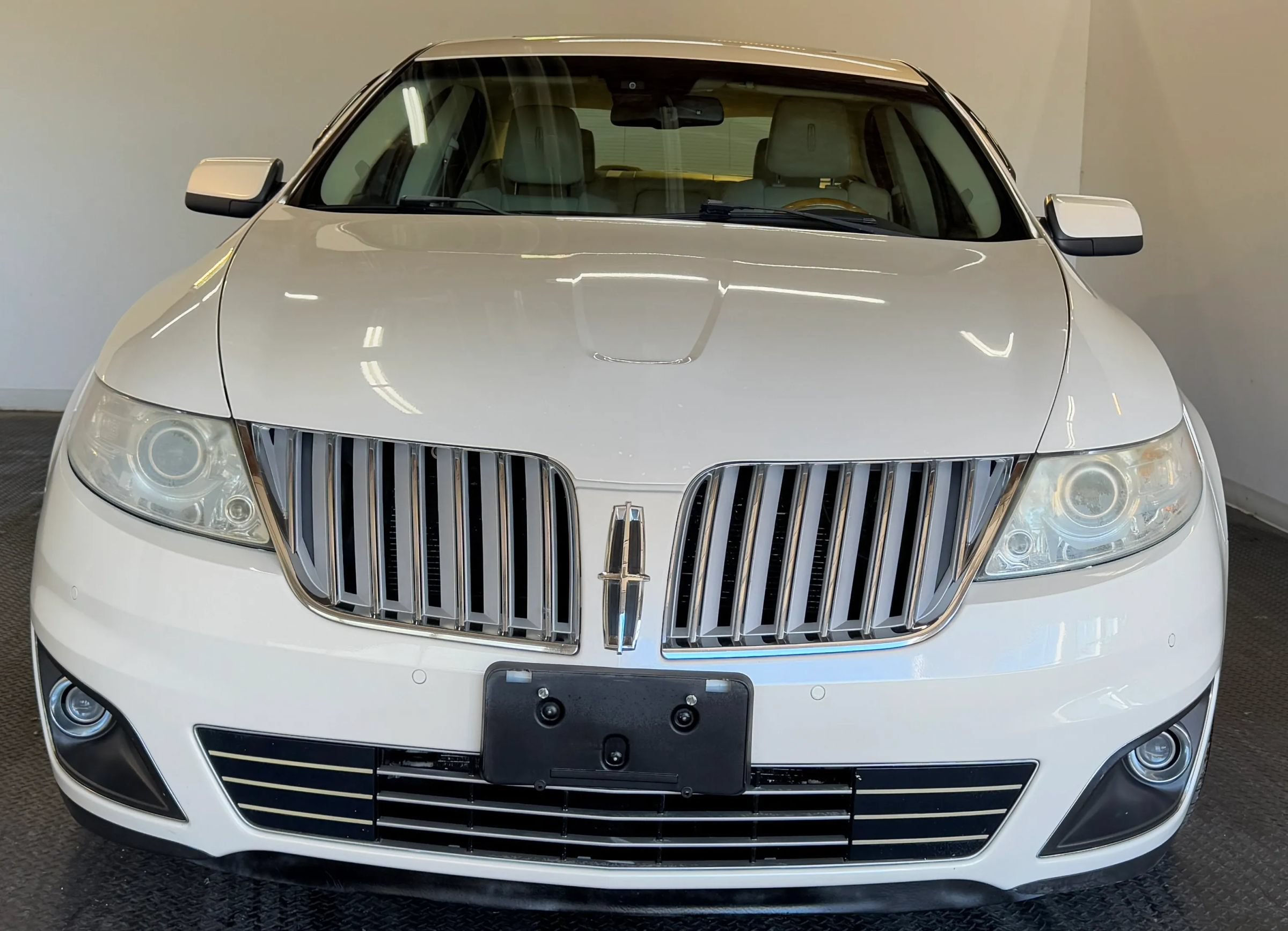 Used 2009 Lincoln MKS AWD image 3