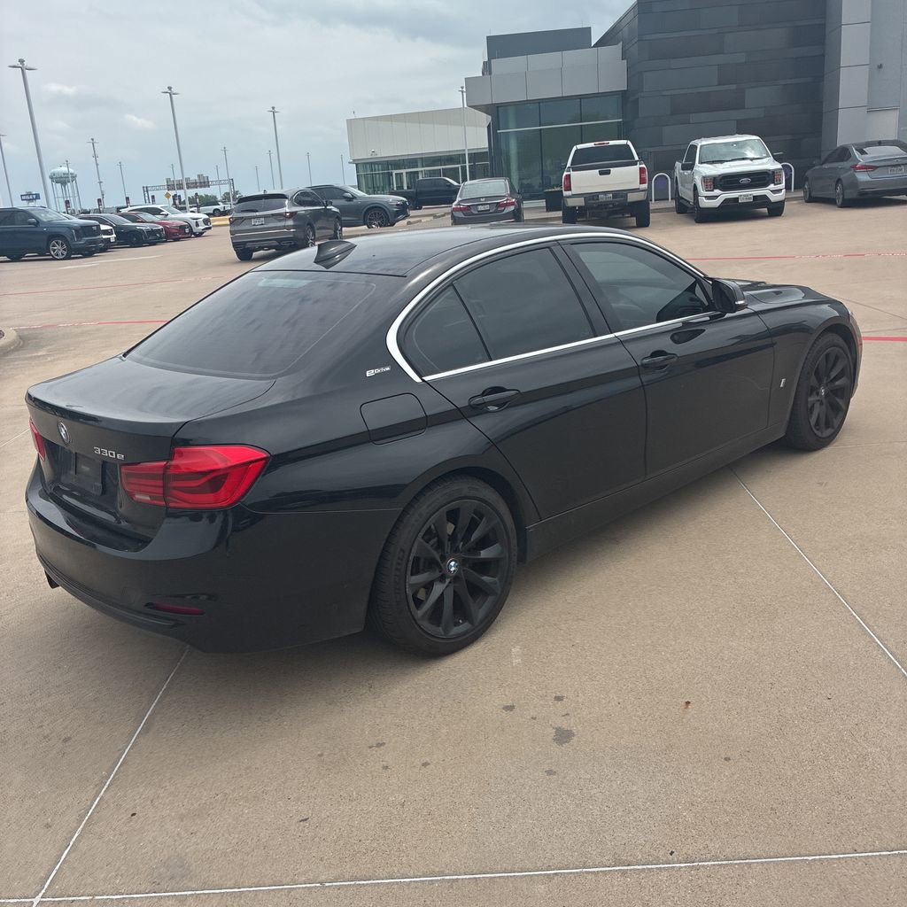 Used 2018 BMW 330e w/ Convenience Package image 3