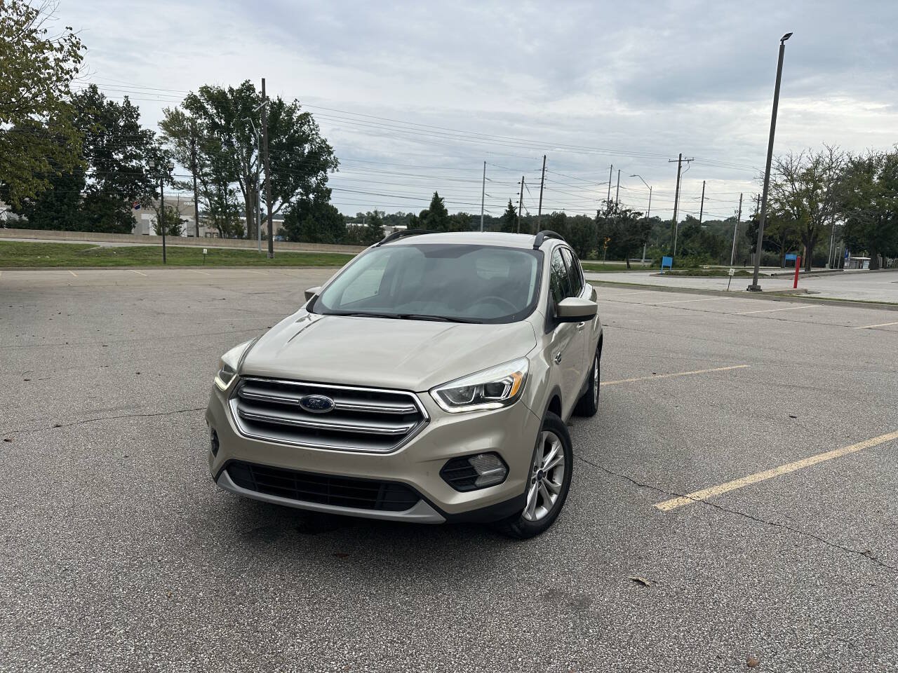 Used 2017 Ford Escape SE w/ Equipment Group 201A FWD image 1
