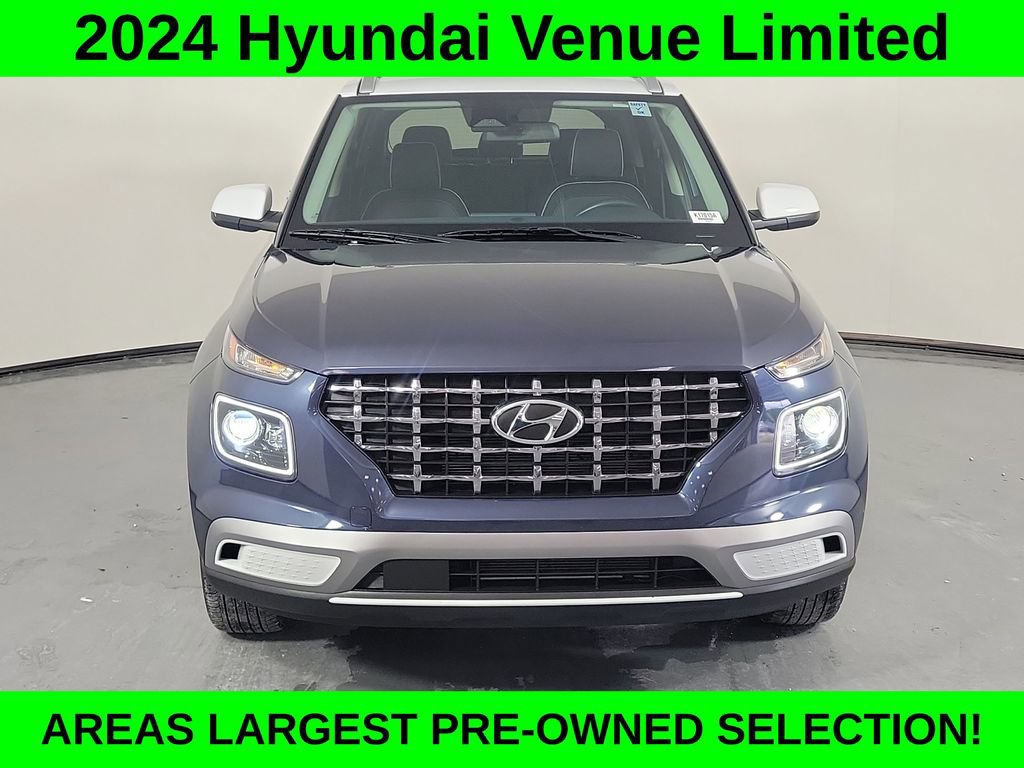 Used 2024 Hyundai Venue Limited FWD image 2