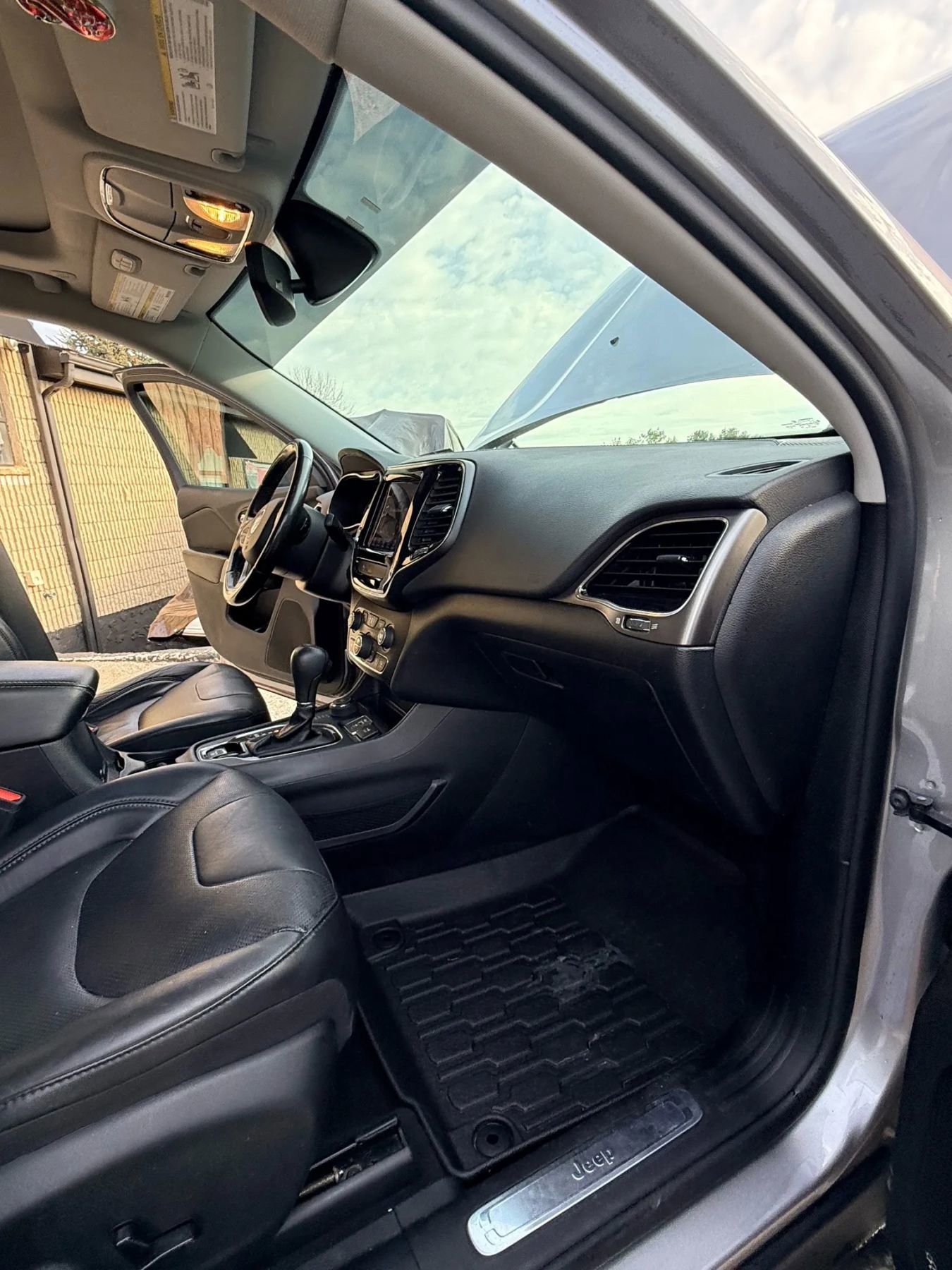Used 2020 Jeep Cherokee Limited AWD/4WD image 30