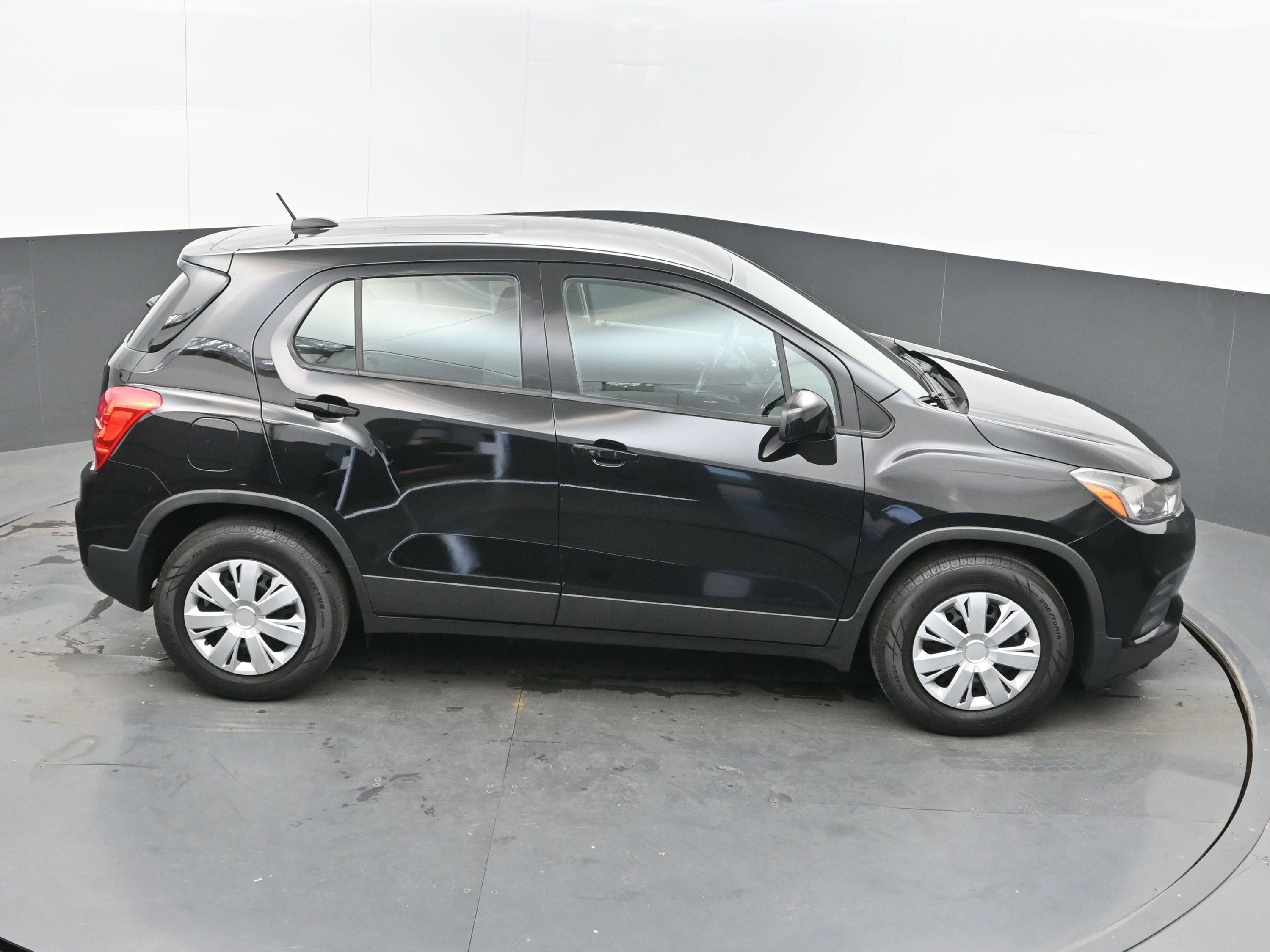 Used 2018 Chevrolet Trax LS image 33