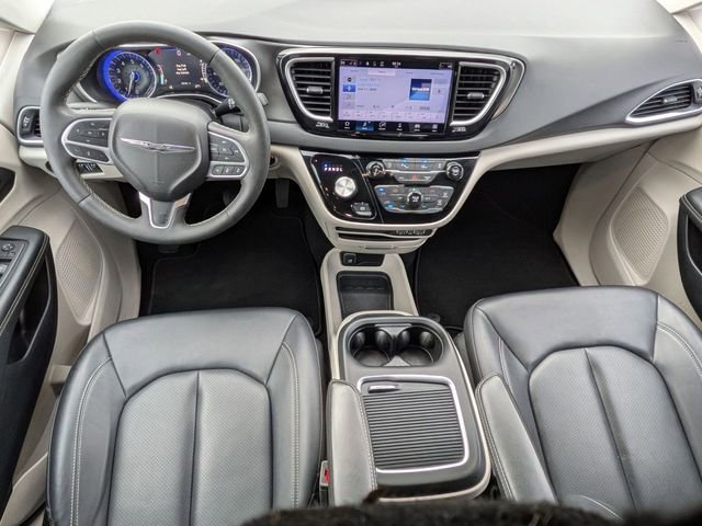 Certified 2024 Chrysler Pacifica Touring-L image 27