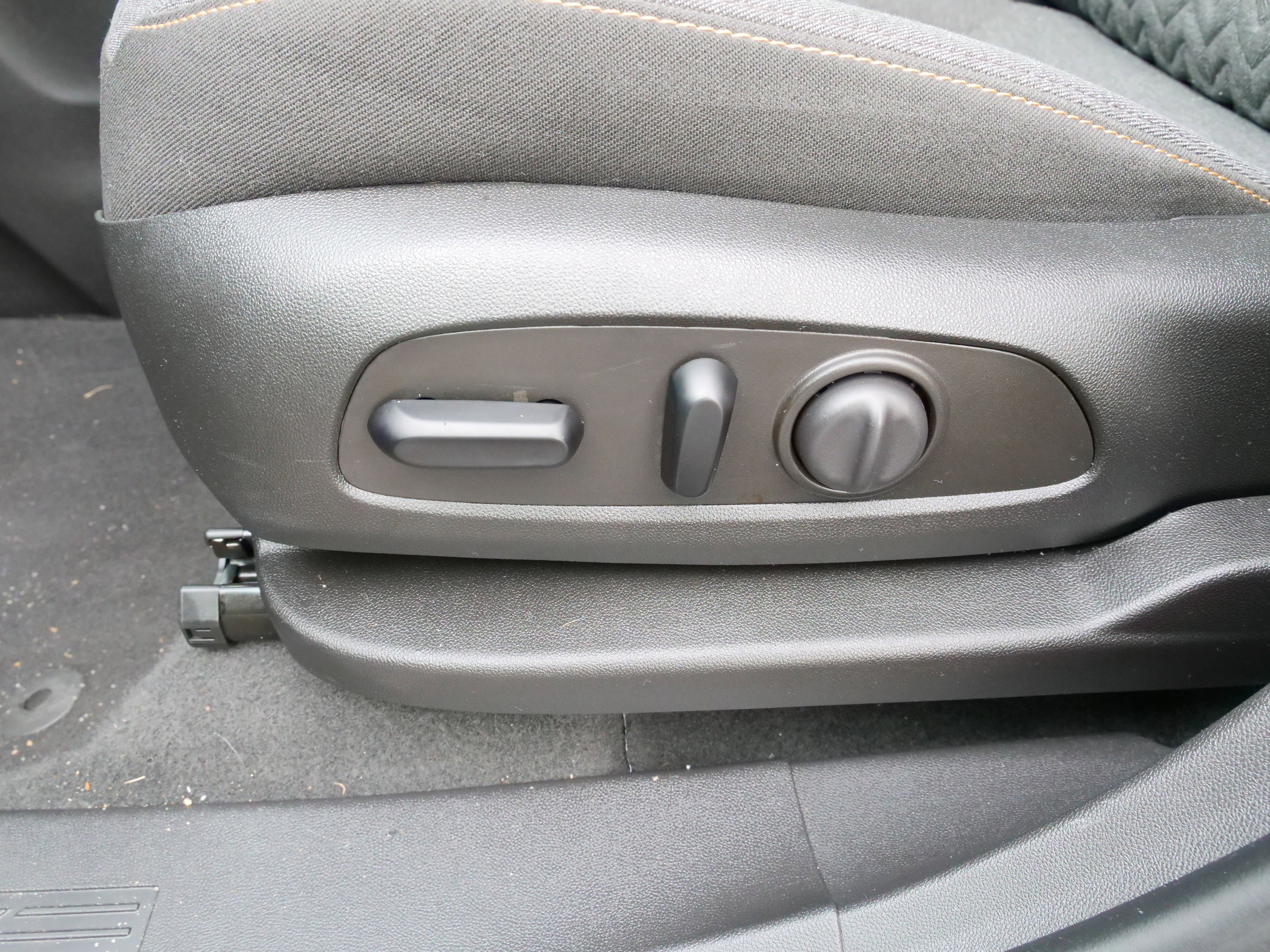 Used 2023 Chevrolet Equinox LT w/ Driver Convenience Package image 17