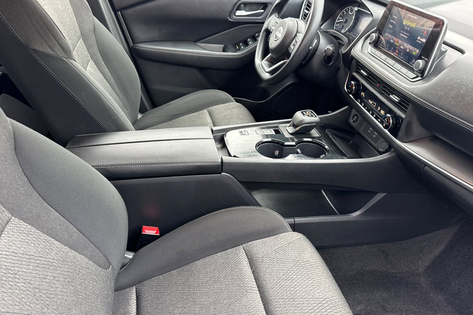 Used 2024 Nissan Rogue SV image 16