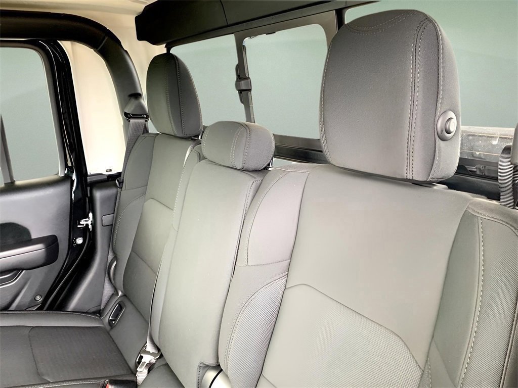 Used 2021 Jeep Gladiator Sport image 17