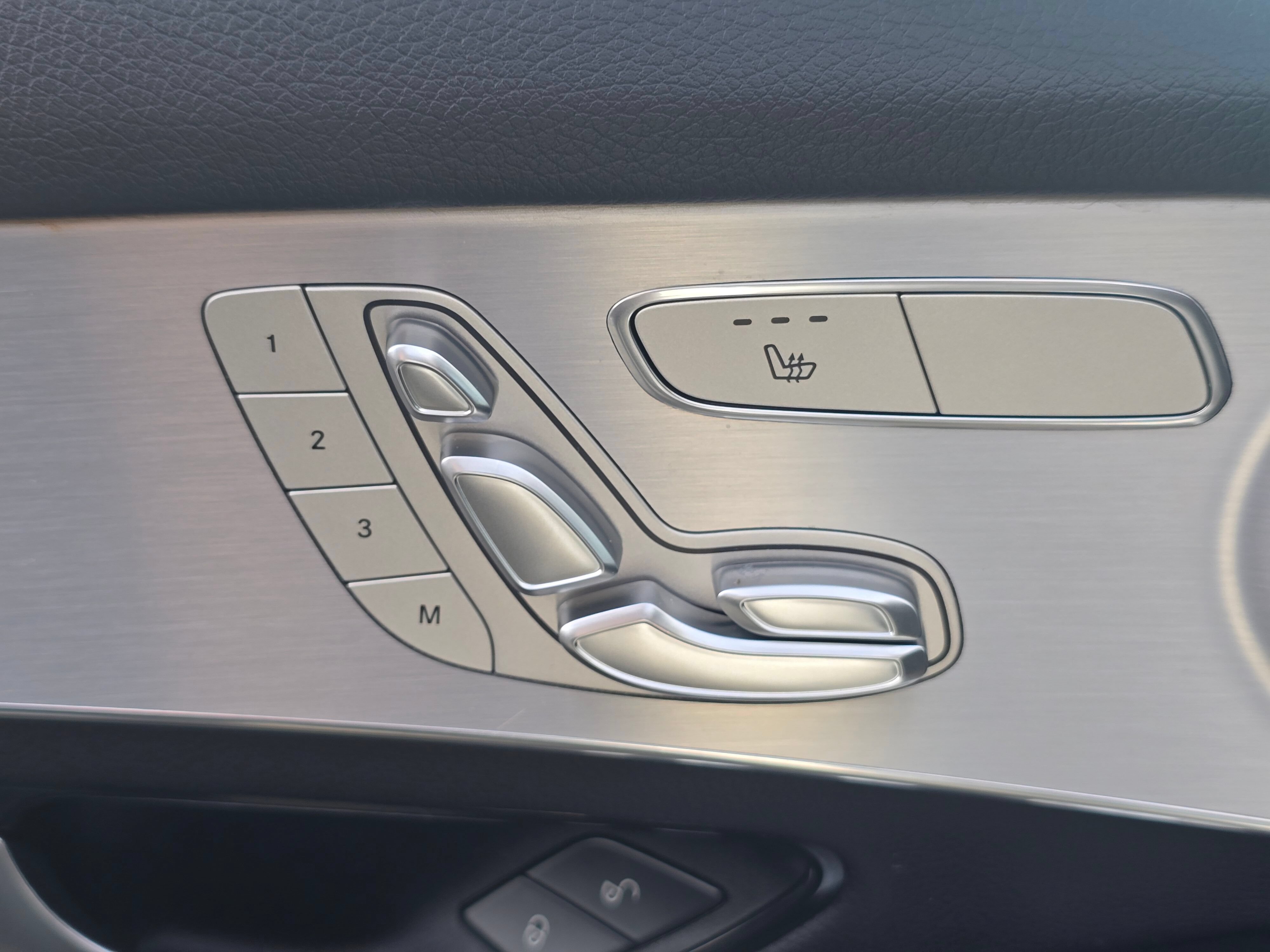 Used 2019 Mercedes-Benz GLC 300 4MATIC image 24