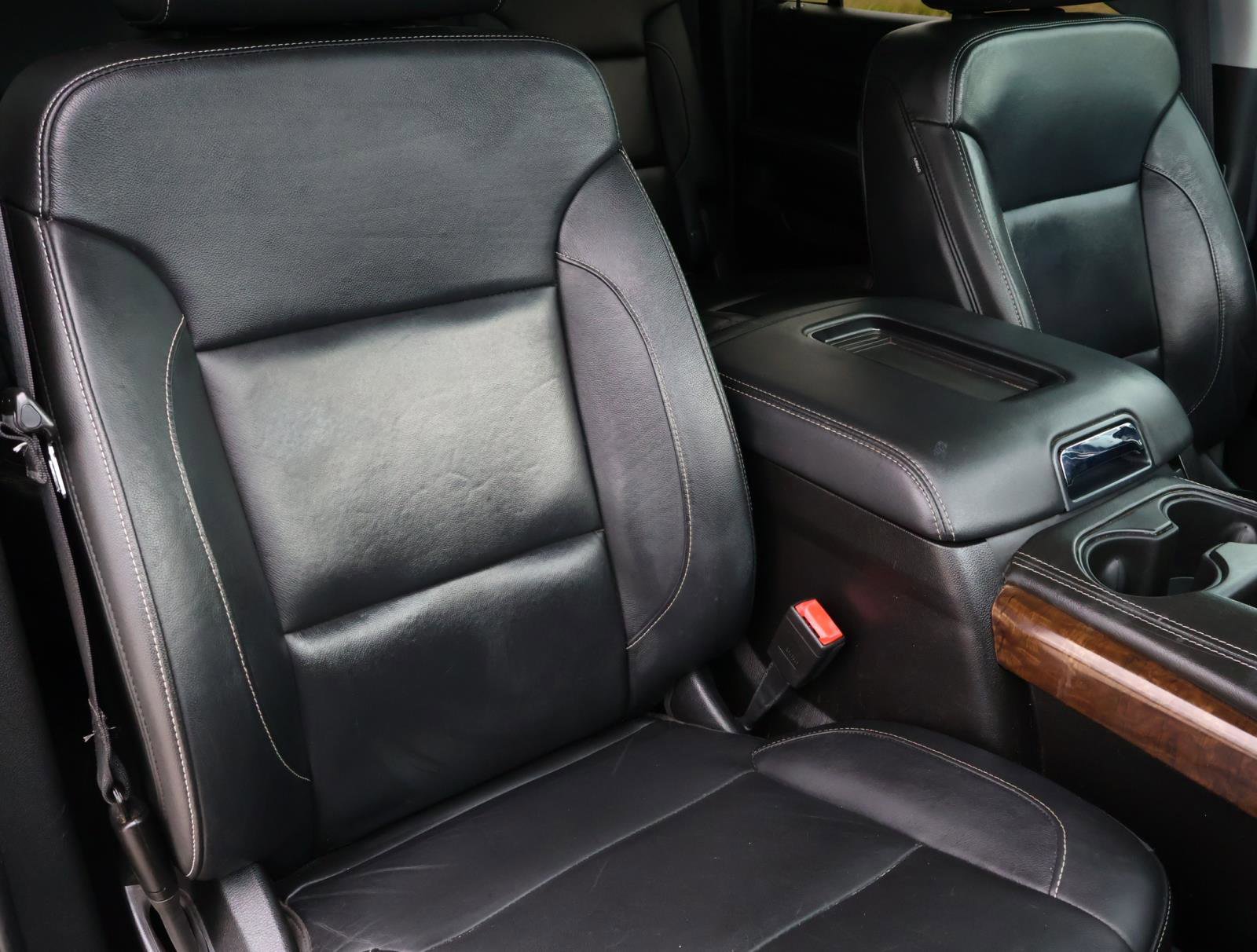 Used 2019 Chevrolet Suburban LT image 19