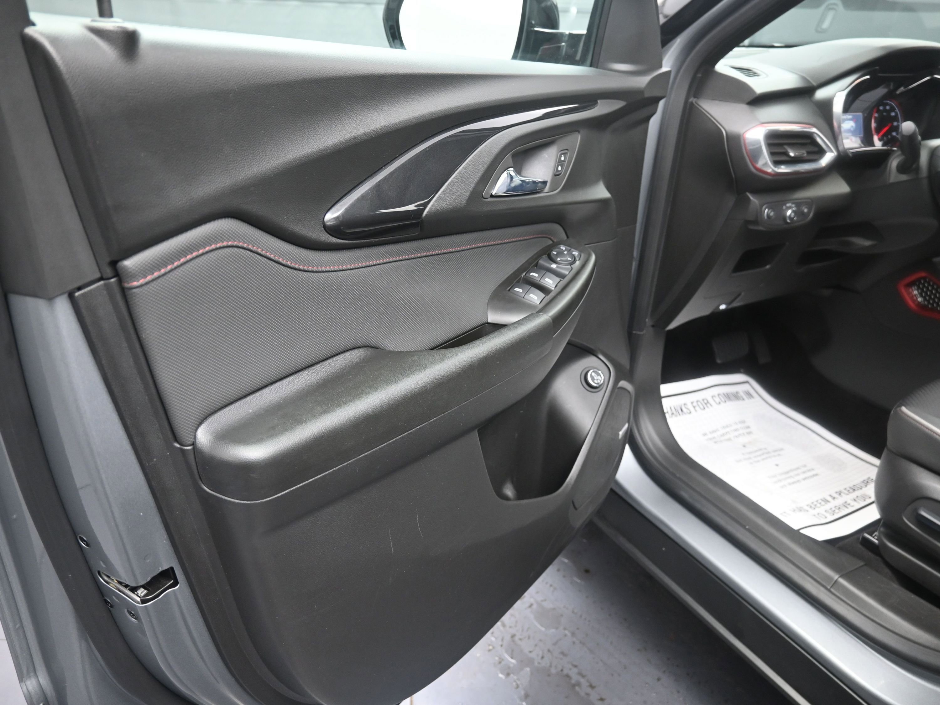 Used 2023 Chevrolet TrailBlazer RS w/ Sun and Liftgate Package image 27