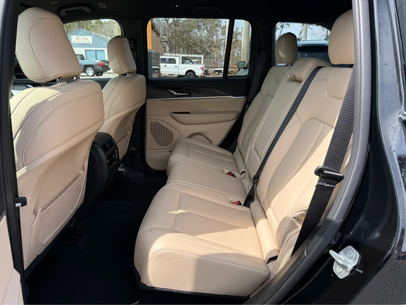 Used 2025 Jeep Grand Cherokee Limited image 24