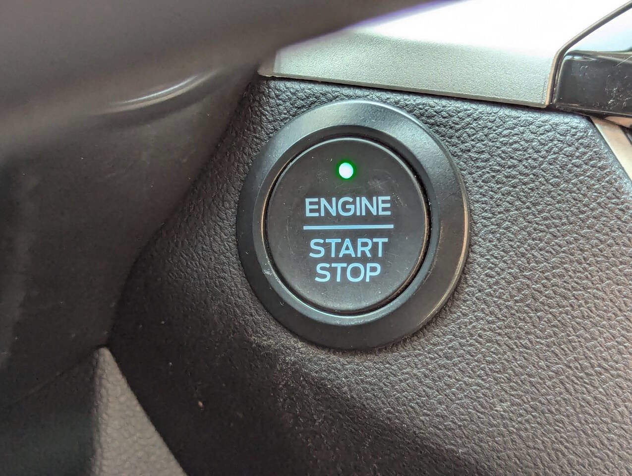 Used 2020 Ford Escape SE image 24