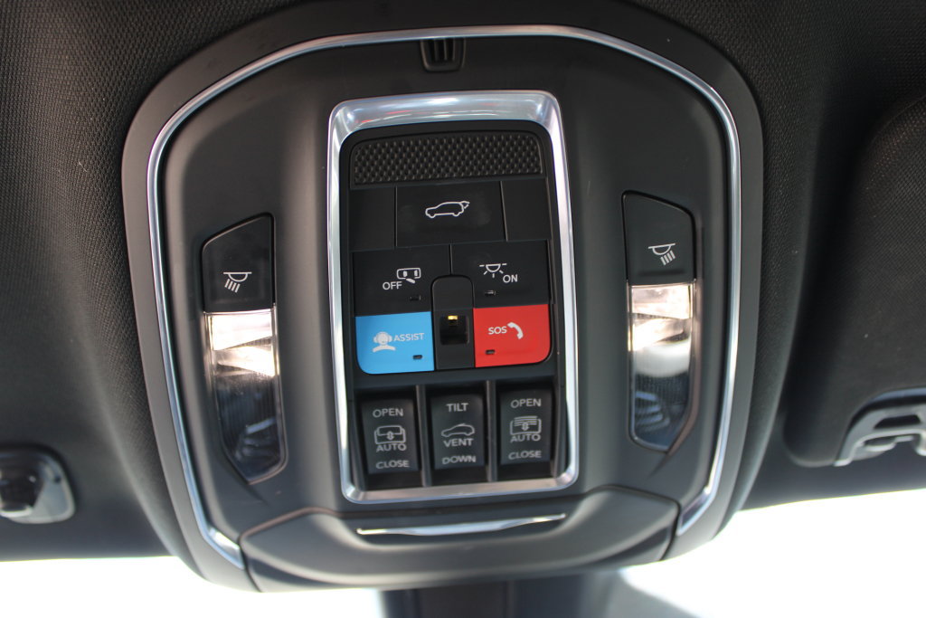 Used 2023 Jeep Wagoneer Series III w/ Premium Group I AWD/4WD image 22
