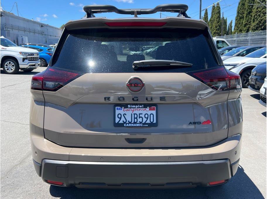 Used 2025 Nissan Rogue SV AWD/4WD image 4
