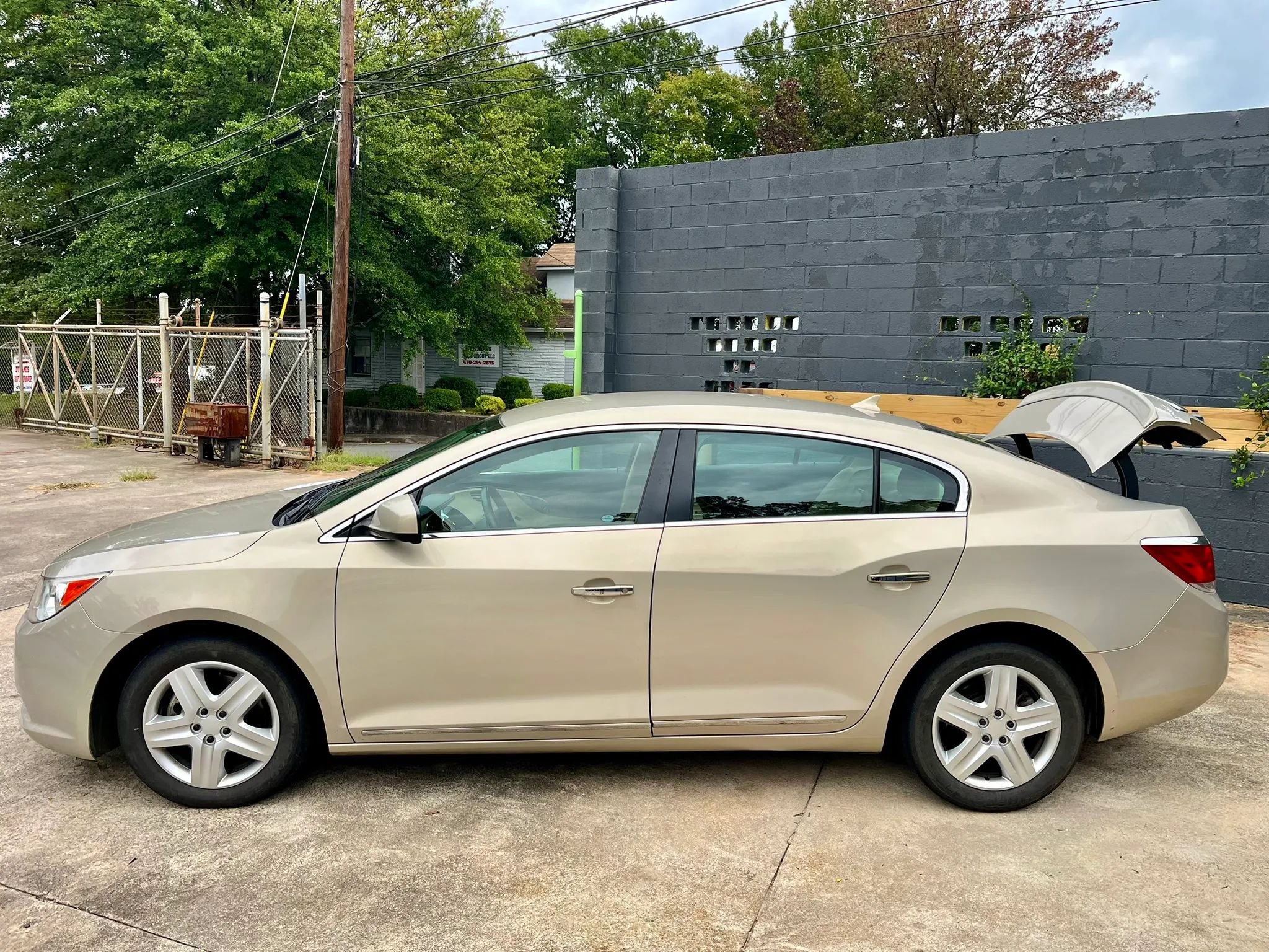 Used 2010 Buick LaCrosse CX FWD image 4