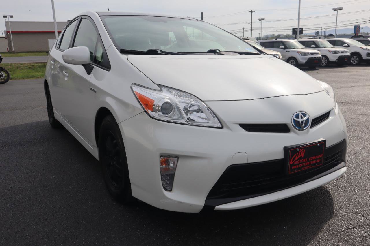 Used 2015 Toyota Prius Four w/ Deluxe Solar Roof Package image 32