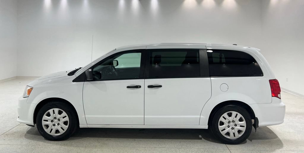 Used 2020 Dodge Grand Caravan SE w/ UConnect Hands-Free Group FWD image 2