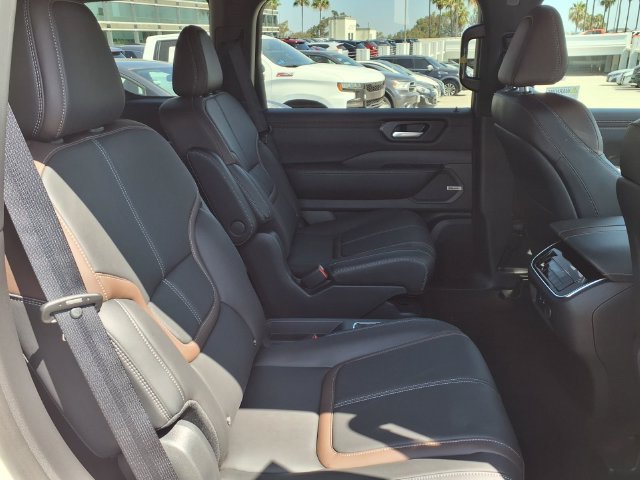 New 2026 Nissan Armada SL w/ Captain's Chari Seat Package AWD/4WD image 7
