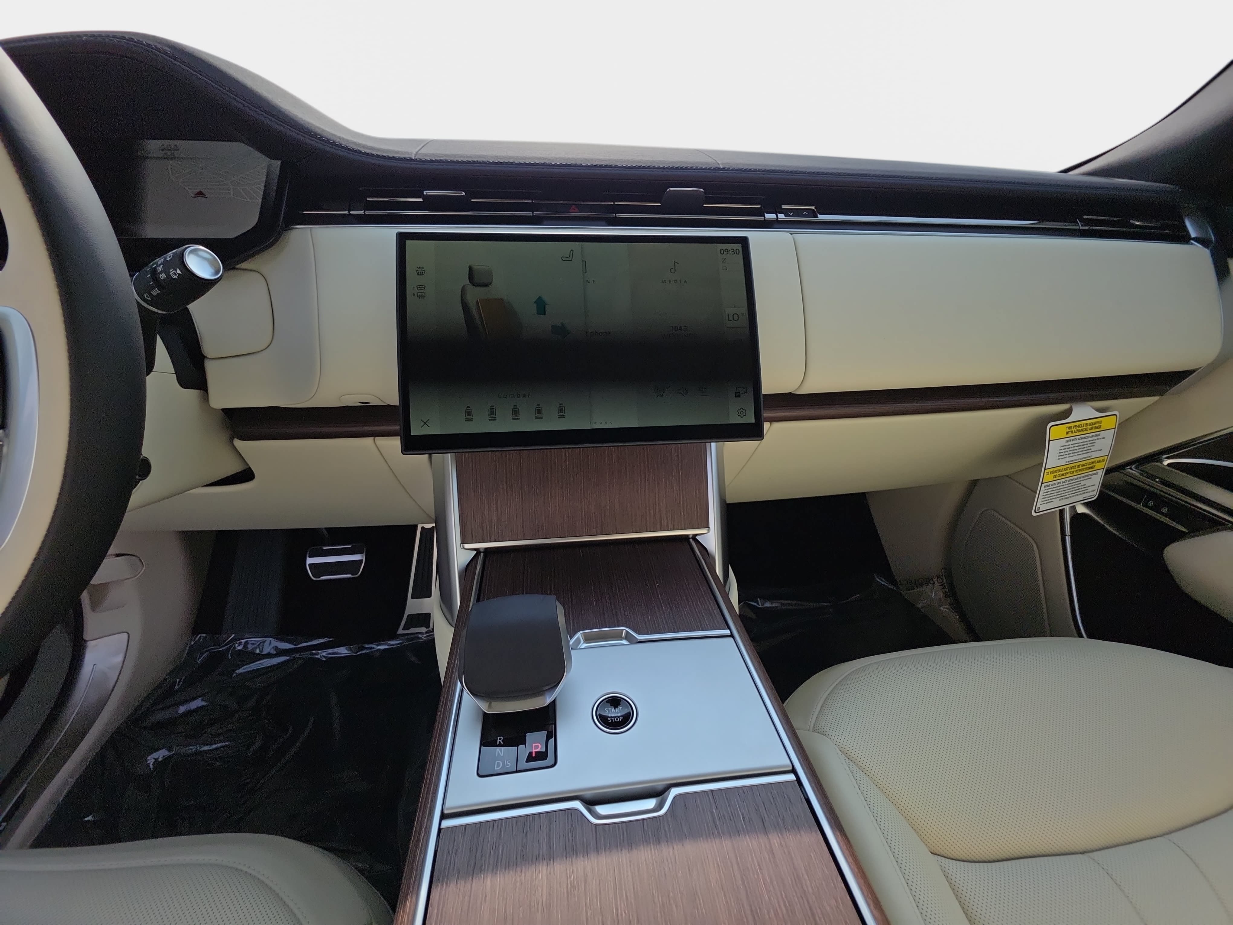 New 2026 Land Rover Range Rover Long Wheelbase SE AWD/4WD image 21