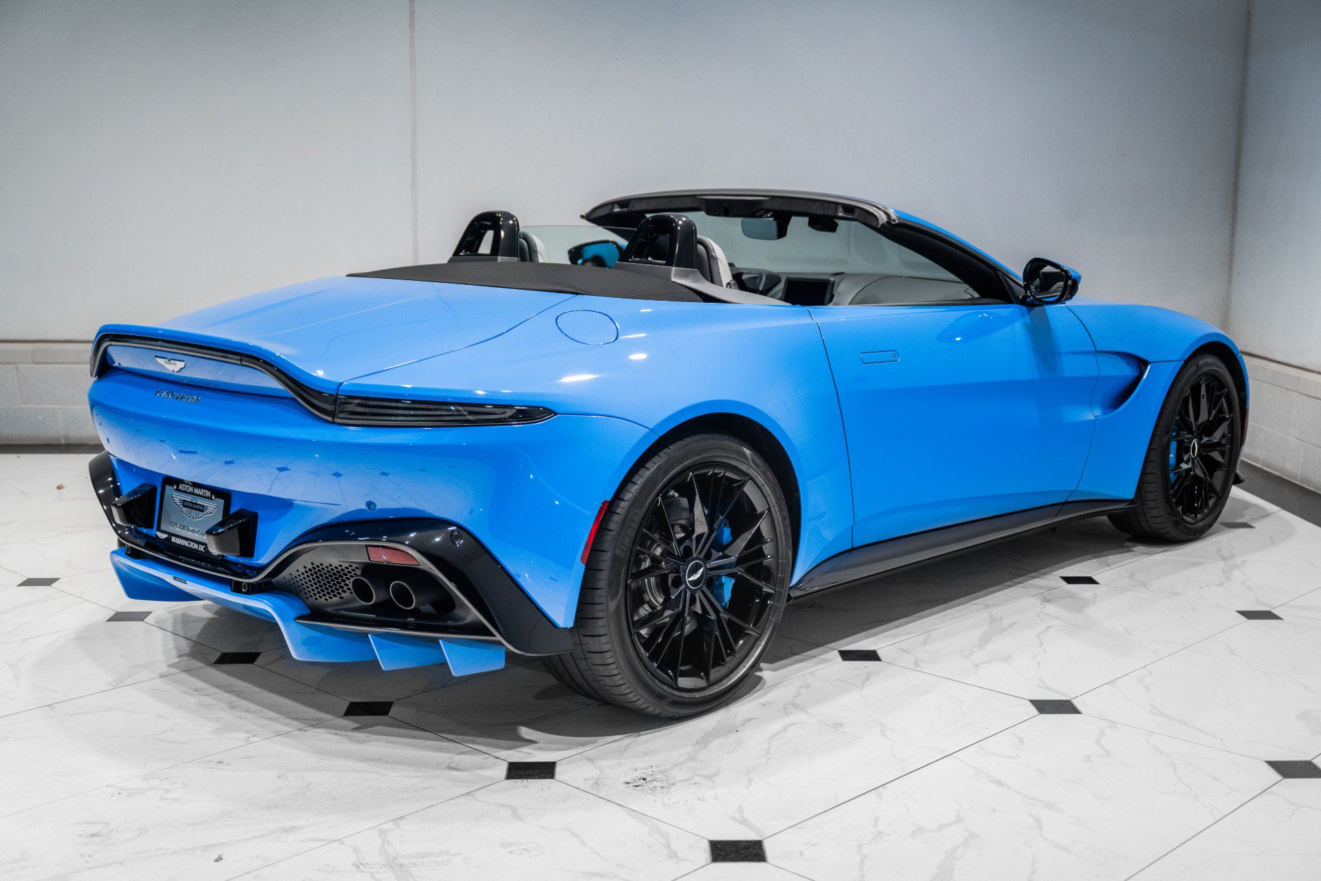 Used 2021 Aston Martin V8 Vantage Roadster RWD image 45