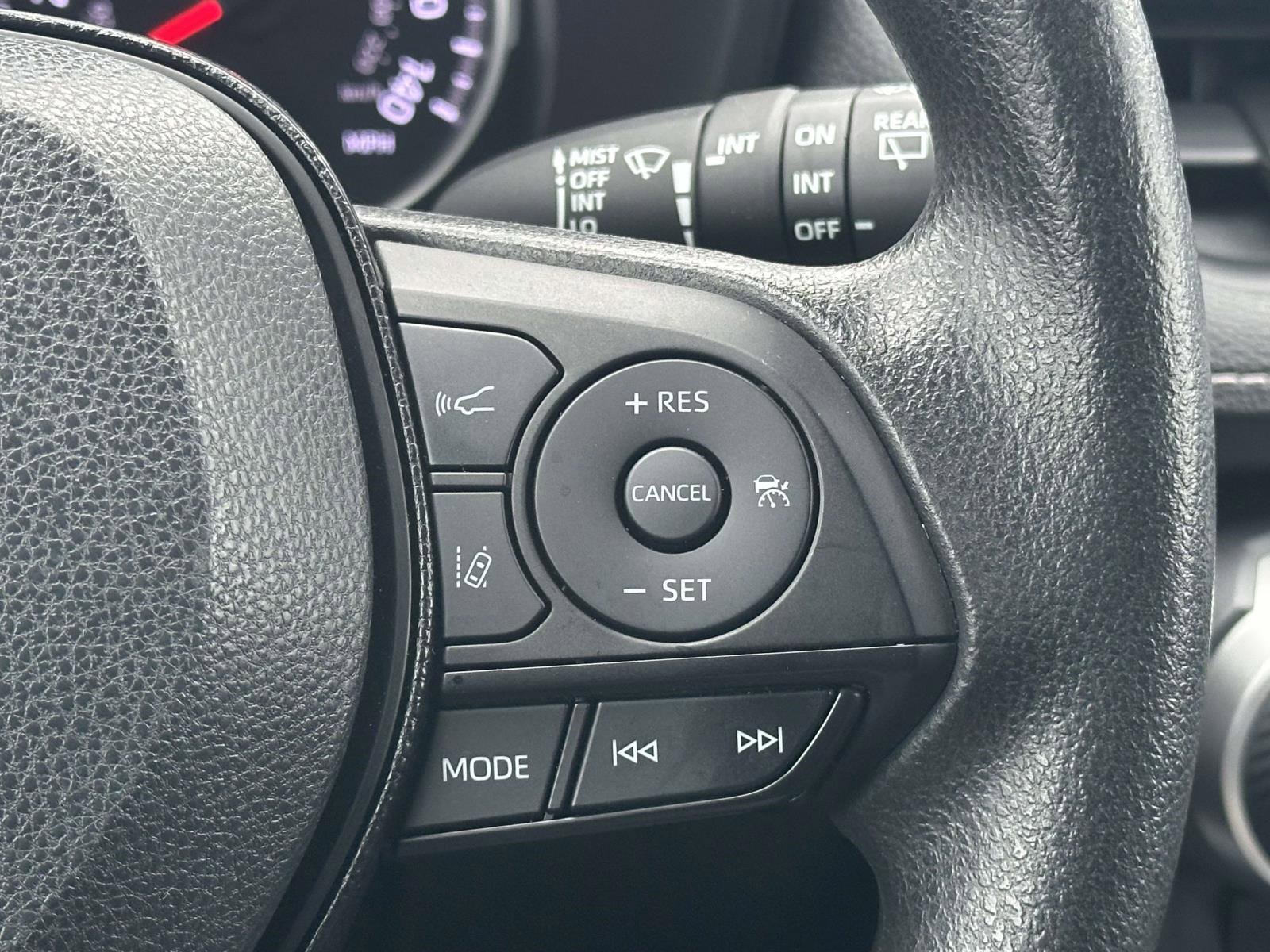 Used 2020 Toyota RAV4 XLE image 23