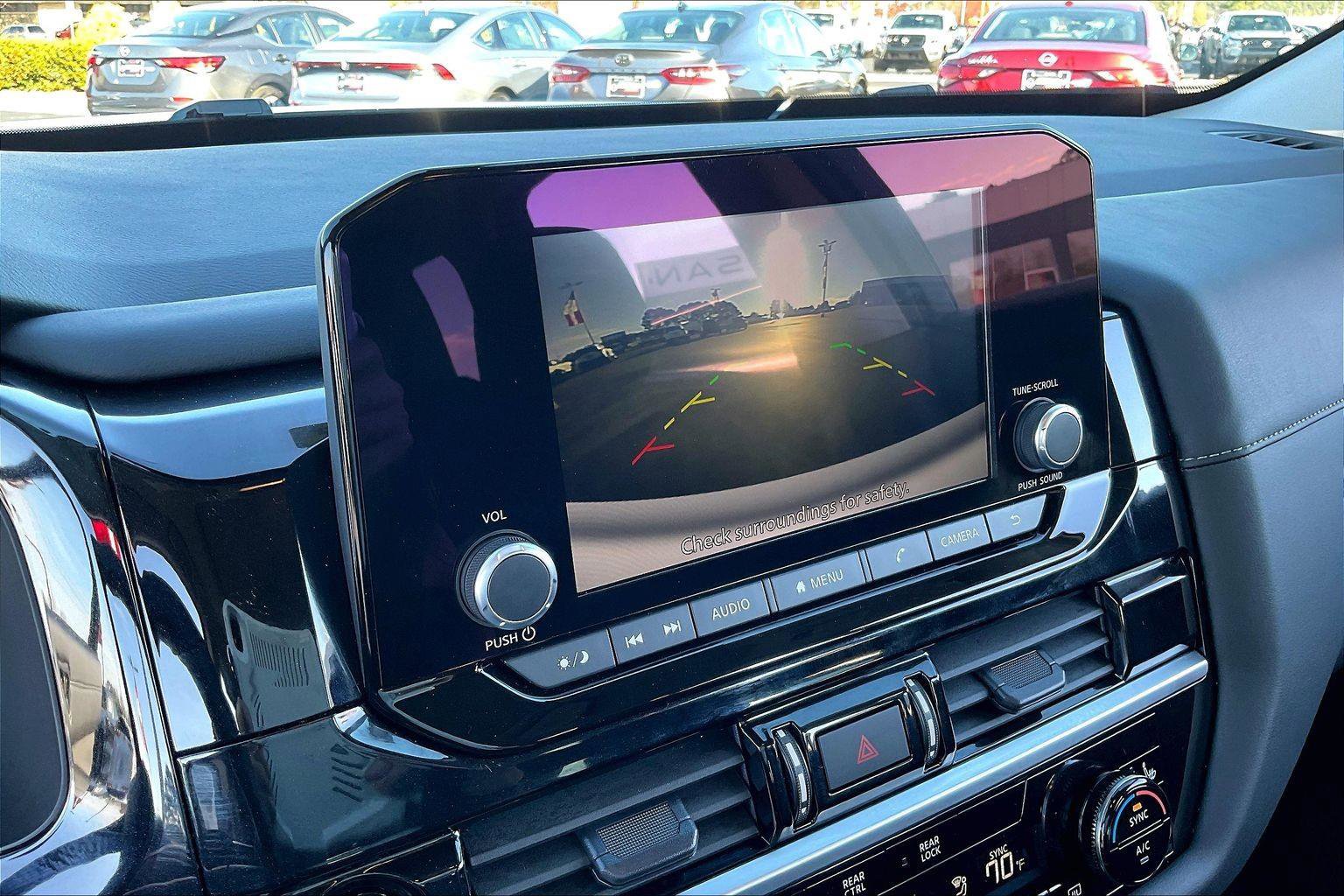 Used 2025 Nissan Pathfinder SV w/ SV Premium Package image 21