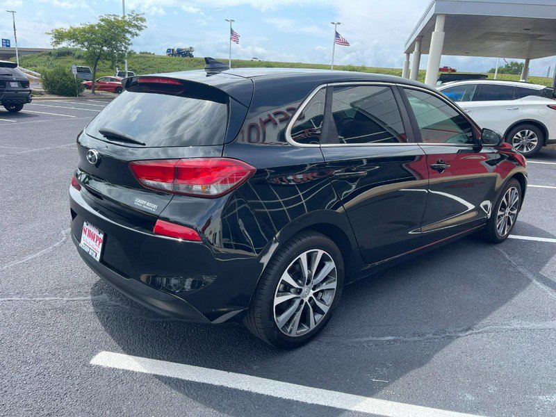 Used 2018 Hyundai Elantra GT image 3