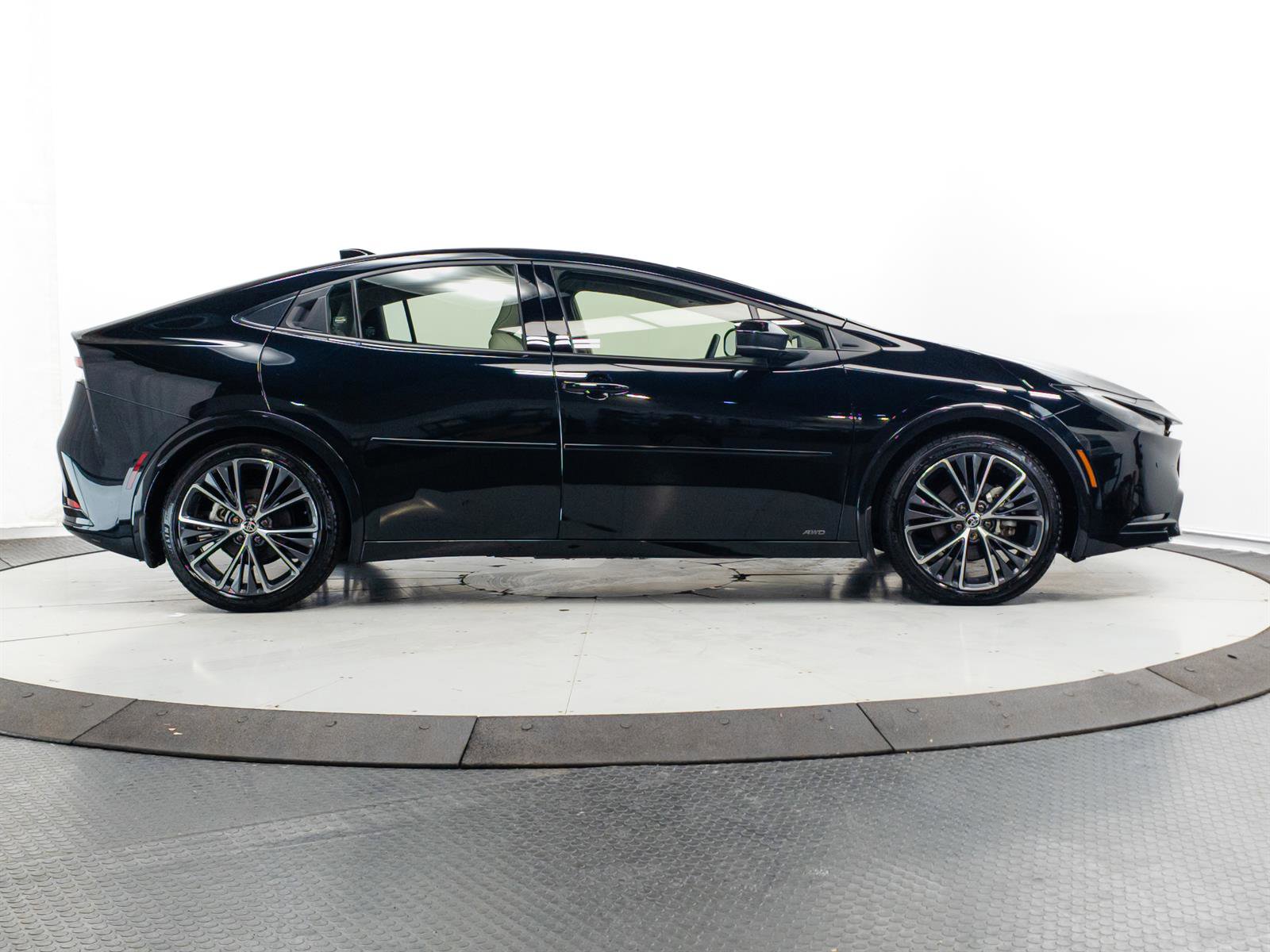 Used 2024 Toyota Prius XLE image 12