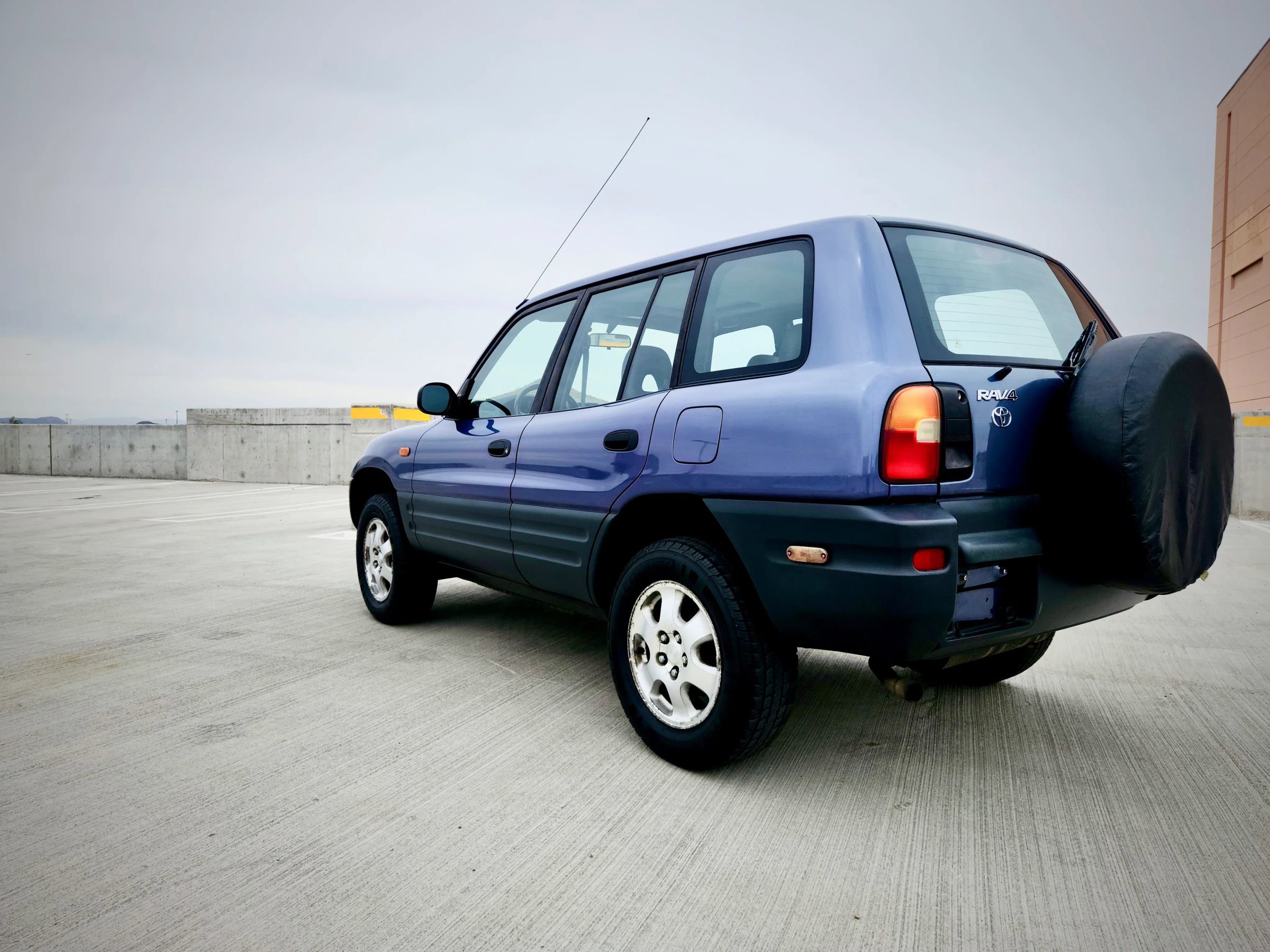 Used 1997 Toyota RAV4 4WD 4-Door image 3
